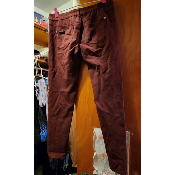 NWOT Burgundy Skinny Pants - Picture 3 of 4
